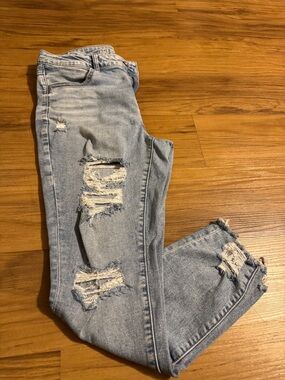 American Eagle Light Blue Distressed Women’s Jeans